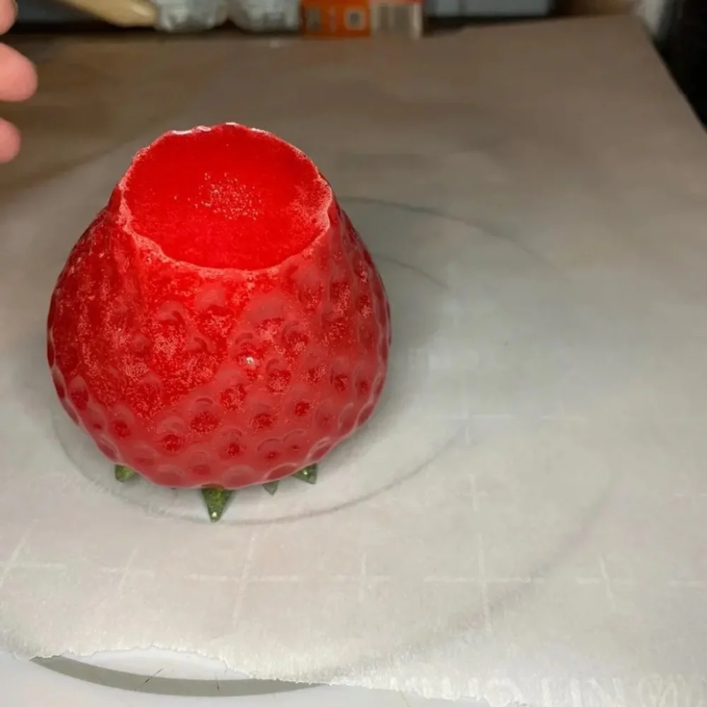 Resin jewelry holder with a lid